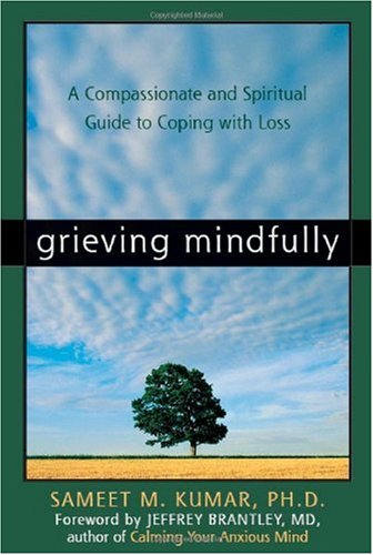 Grieving Mindfully A Compassionate and Spiritual Guide to Coping with Loss  2005 9781572244016 Front Cover