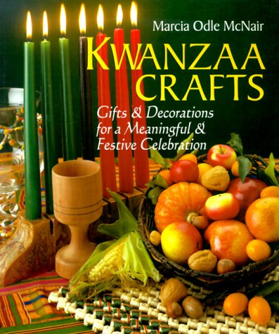 Kwanzaa Crafts Gifts and Decorations for a Meaningful and Festive Celebration N/A 9780806918037 Front Cover