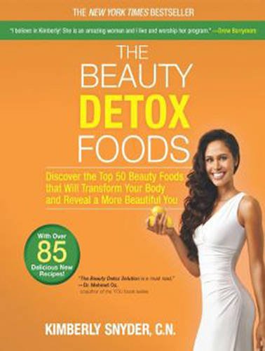 The Beauty Detox Foods: Discover the Top 50 Beauty Foods That Will Transform Your Body and Reveal a More Beautiful You; Library Edition  2014 9781494530112 Front Cover