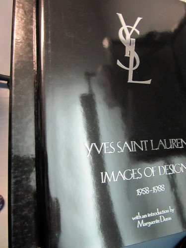 Yves Saint Laurent Images of Design 1958-1988 N/A 9780394573267 Front Cover