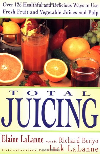 Total Juicing Over 125 Healthful and Delicious Ways to Use Fresh Fruit and Vegetable Juices and Pulp N/A 9780452269286 Front Cover