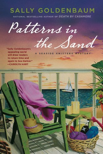 Patterns in the Sand A Seaside Knitters Mystery N/A 9780451228314 Front Cover