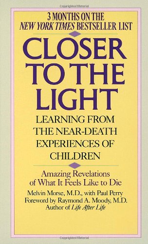 Closer to the Light Learning from the near-Death Experiences of Children: Amazing Revelations of What It Feels Like to Die N/A 9780804108324 Front Cover