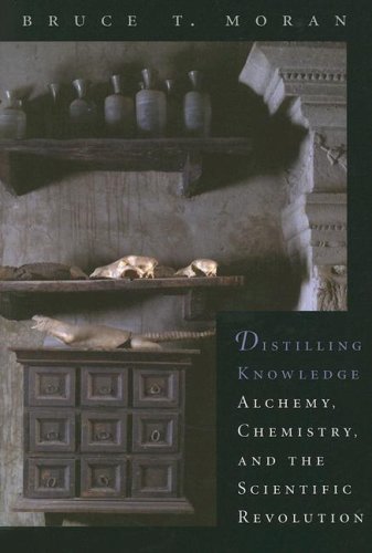 Distilling Knowledge Alchemy, Chemistry, and the Scientific Revolution  2005 9780674022492 Front Cover