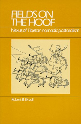 Fields on the Hoof Nexus of Tibetan Nomadic Pastoralism Reprint  9780881330526 Front Cover