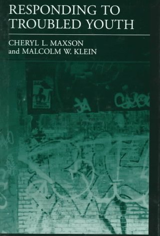 Responding to Troubled Youth   1997 9780195098532 Front Cover