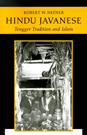 Hindu Javanese - Tengger Tradition and Islam   1990 (Reprint) 9780691028569 Front Cover