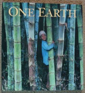 One Earth : Photographed by More Than 80 of the World's Best Photojournalists N/A 9780006376606 Front Cover