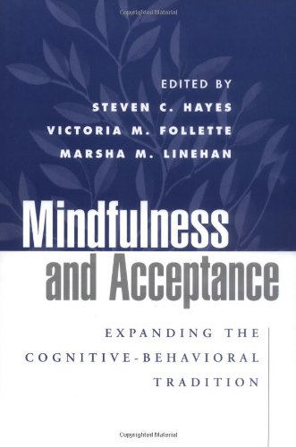 Mindfulness and Acceptance Expanding the Cognitive-Behavioral Tradition  2004 9781593850661 Front Cover