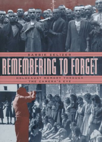 Remembering to Forget Holocaust Memory Through the Camera's Eye  1998 9780226979724 Front Cover