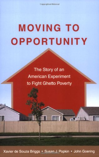 Moving to Opportunity The Story of an American Experiment to Fight Ghetto Poverty  2010 9780195392845 Front Cover