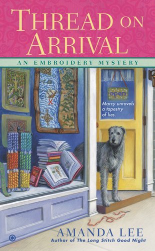 Thread on Arrival An Embroidery Mystery N/A 9780451238856 Front Cover