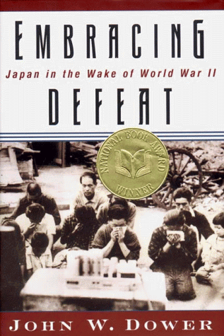 Embracing Defeat Japan in the Wake of World War II N/A 9780393046861 Front Cover