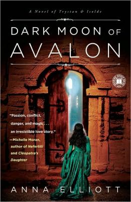 Dark Moon of Avalon A Novel of Trystan and Isolde  2011 9781416589907 Front Cover
