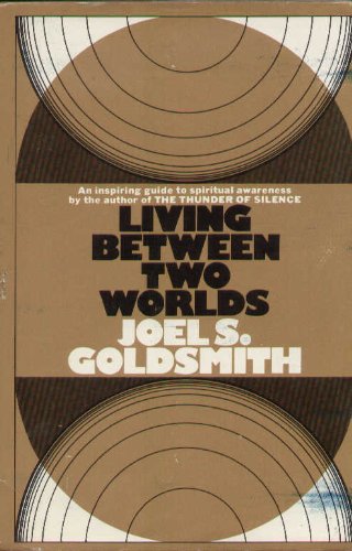 Living Between Two Worlds N/A 9780060631918 Front Cover