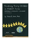 Teaching Young Children in Violent Times Building a Peaceable Classroom  9780942349184 Front Cover