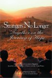 Strangers No Longer : Together on the Journey of Hope: A Pastoral Letter Concerning Migration from the Catholic Bishops of Mexico and the United States  9781574555295 Front Cover