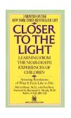Closer to the Light Learning from the near-Death Experiences of Children: Amazing Revelations of What It Feels Like to Die 1991 9780804108324 Front Cover