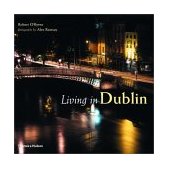 Living in Dublin 2003 9780500511329 Front Cover