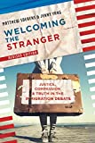 Welcoming the Stranger: Justice, Compassion & Truth in the Immigration Debate  9780830845392 Front Cover