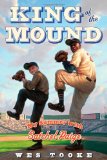 King of the Mound My Summer with Satchel Paige 2012 9781442433465 Front Cover