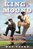 King of the Mound My Summer with Satchel Paige 2013 9781442433472 Front Cover