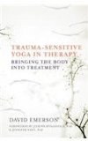 Trauma-Sensitive Yoga in Therapy Bringing the Body into Treatment  9780393709506 Front Cover