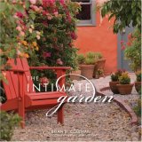 Intimate Garden Spaces That Surround and Nourish 2007 9781586858568 Front Cover