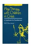 Play Therapy with Children in Crisis A Casebook for Practitioners  9780898627602 Front Cover