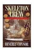 Skeleton Crew A Lindsay Chamberlain Novel 2002 9781581822878 Front Cover