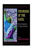 Strangers at the Gates New Immigrants in Urban America  9780520230934 Front Cover